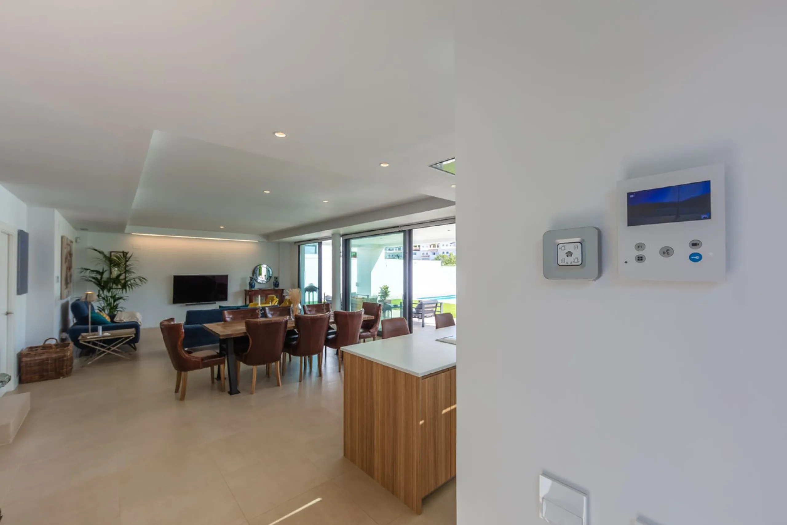 House - Detached Villa в продаже в Manilva, Málaga. В доме 4 спален и 4 ванных комнат. Площадь дома 231 м². Площадь участка 782 м²