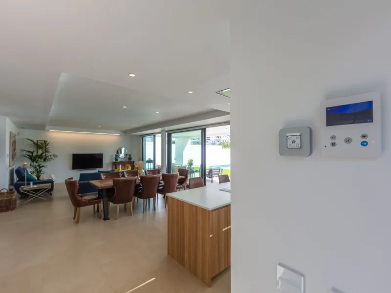 House - Detached Villa в продаже в Manilva, Málaga. В доме 4 спален и 4 ванных комнат. Площадь дома 231 м². Площадь участка 782 м²