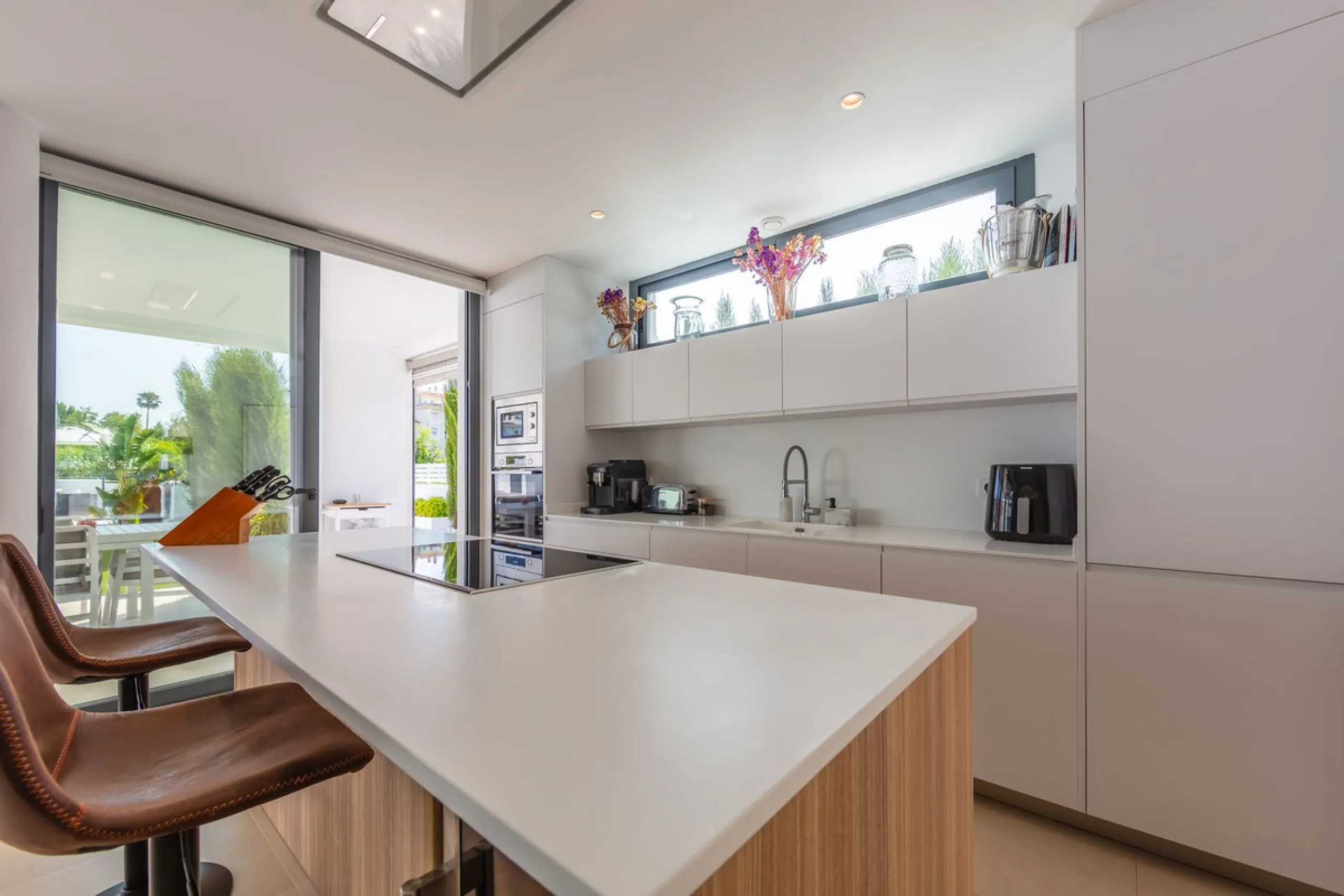 House - Detached Villa в продаже в Manilva, Málaga. В доме 4 спален и 4 ванных комнат. Площадь дома 231 м². Площадь участка 782 м²