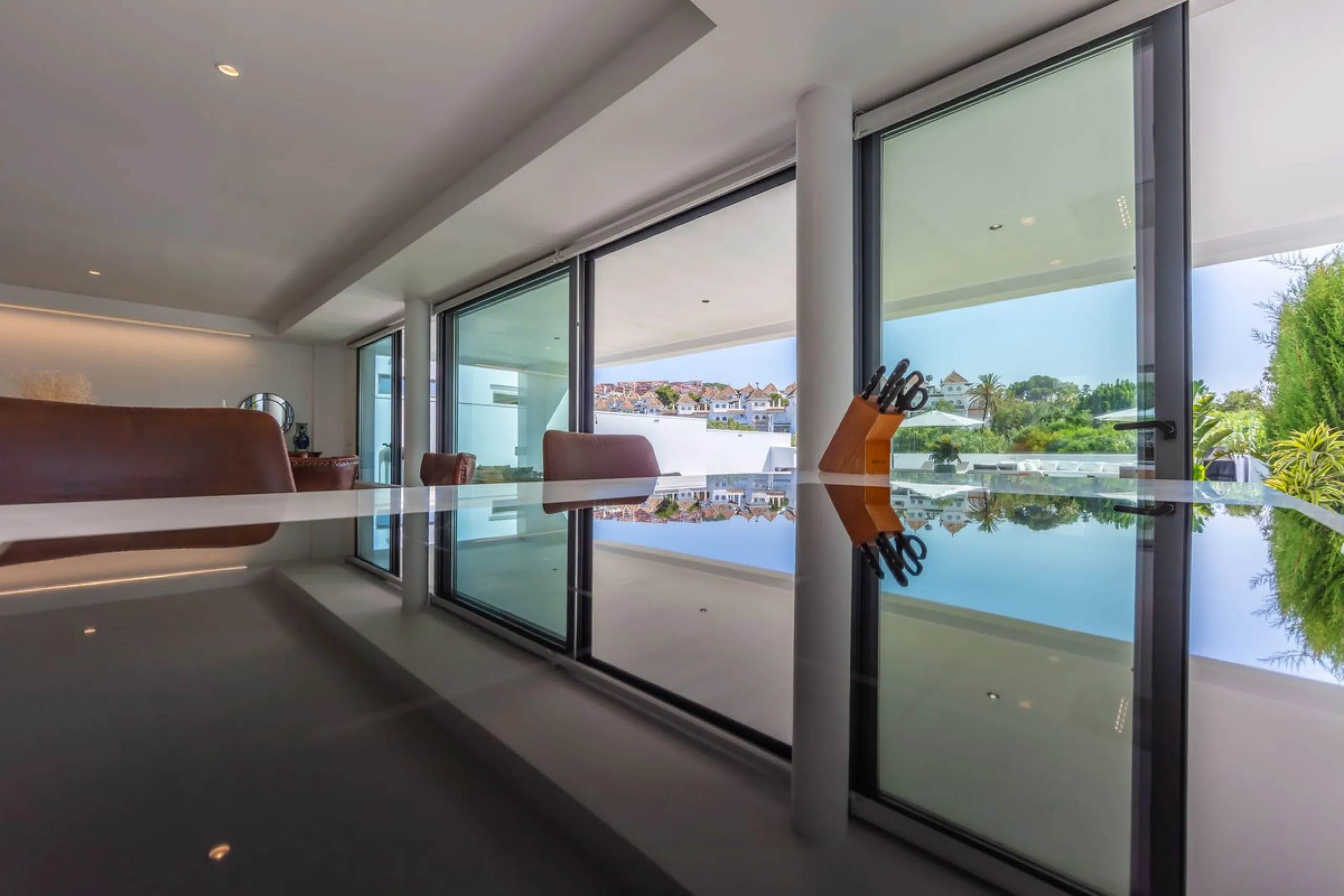 House - Detached Villa в продаже в Manilva, Málaga. В доме 4 спален и 4 ванных комнат. Площадь дома 231 м². Площадь участка 782 м²