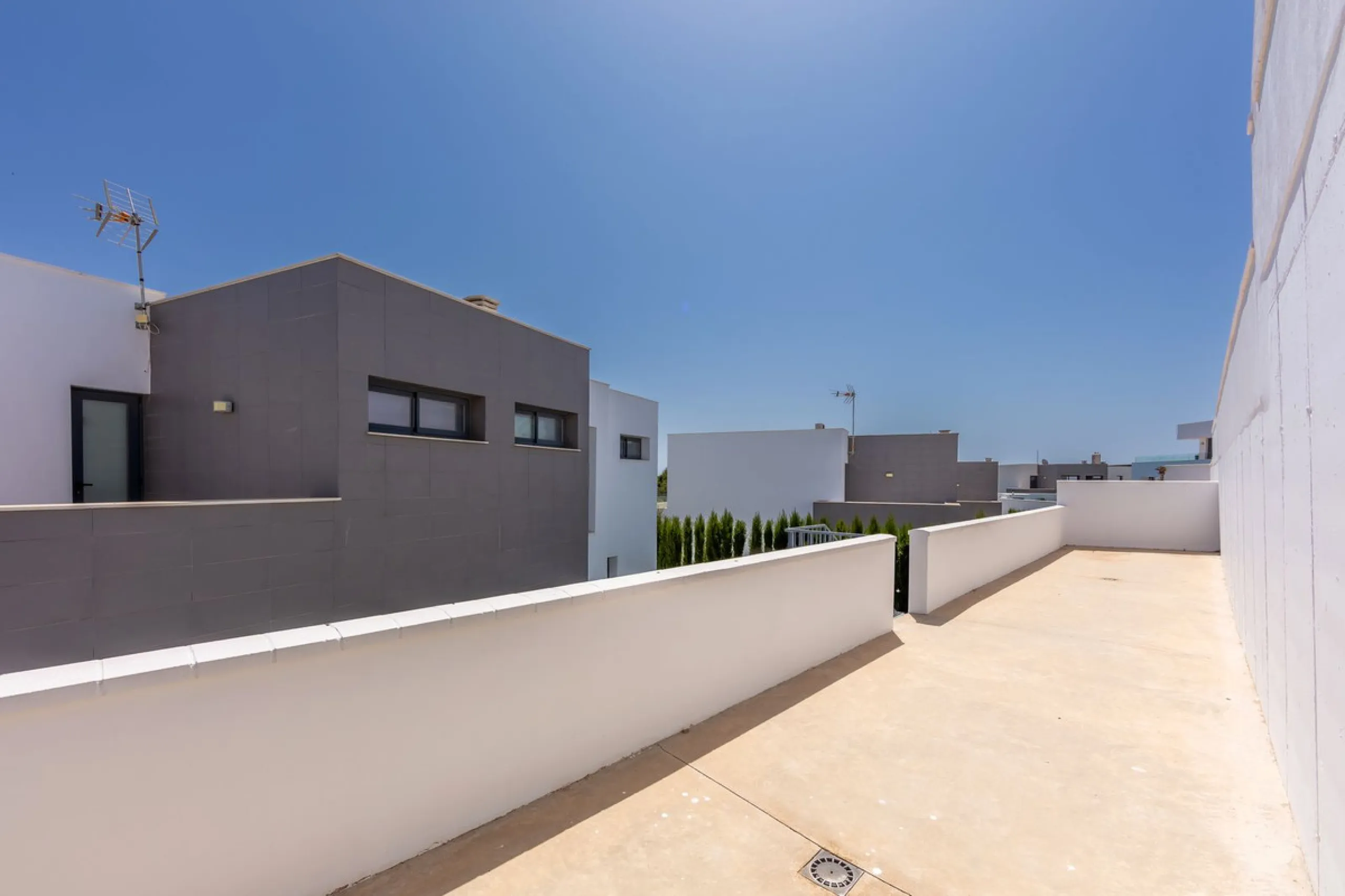 House - Detached Villa в продаже в Manilva, Málaga. В доме 4 спален и 4 ванных комнат. Площадь дома 231 м². Площадь участка 782 м²