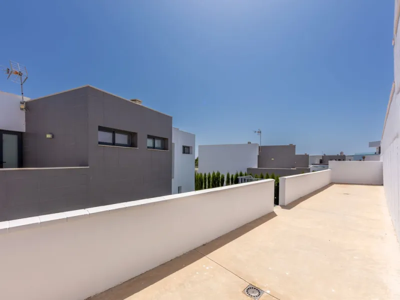 House - Detached Villa в продаже в Manilva, Málaga. В доме 4 спален и 4 ванных комнат. Площадь дома 231 м². Площадь участка 782 м²