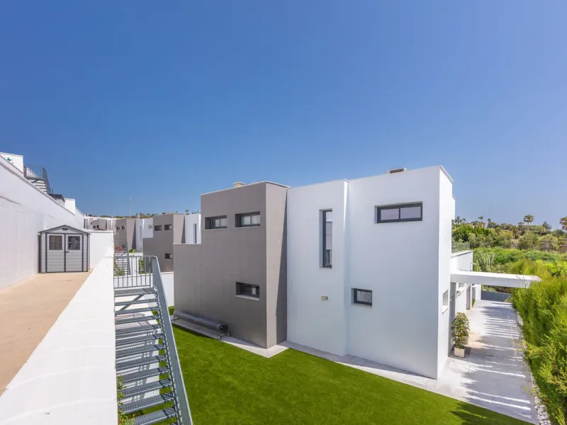House - Detached Villa в продаже в Manilva, Málaga. В доме 4 спален и 4 ванных комнат. Площадь дома 231 м². Площадь участка 782 м²