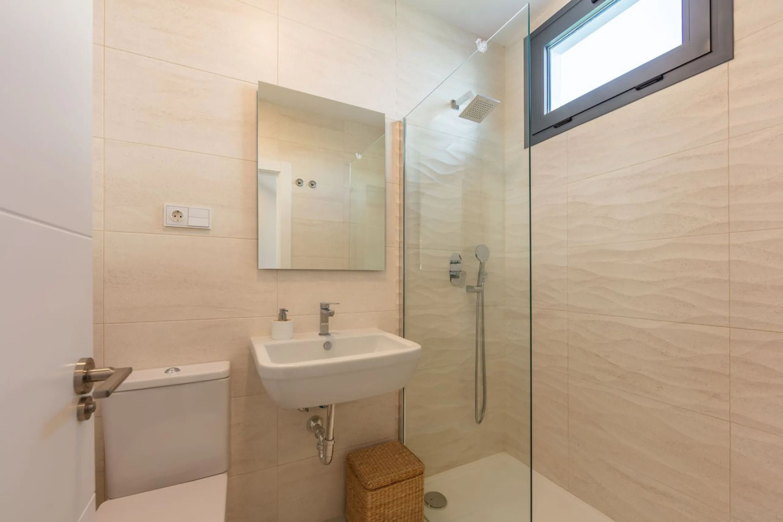 House - Detached Villa в продаже в Manilva, Málaga. В доме 4 спален и 4 ванных комнат. Площадь дома 231 м². Площадь участка 782 м²