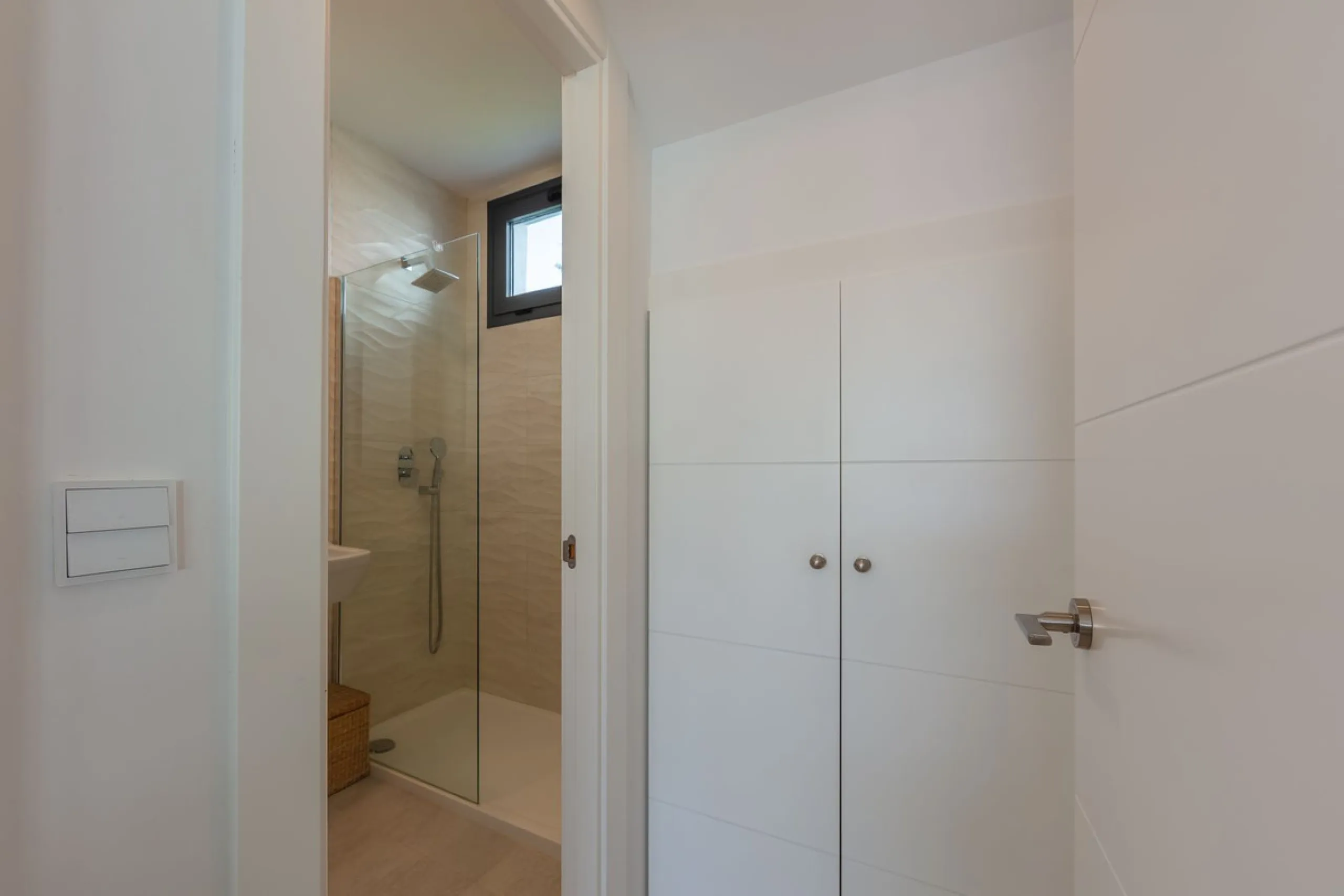 House - Detached Villa в продаже в Manilva, Málaga. В доме 4 спален и 4 ванных комнат. Площадь дома 231 м². Площадь участка 782 м²