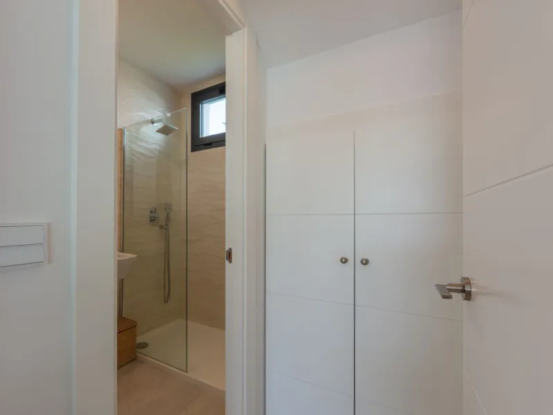 House - Detached Villa в продаже в Manilva, Málaga. В доме 4 спален и 4 ванных комнат. Площадь дома 231 м². Площадь участка 782 м²