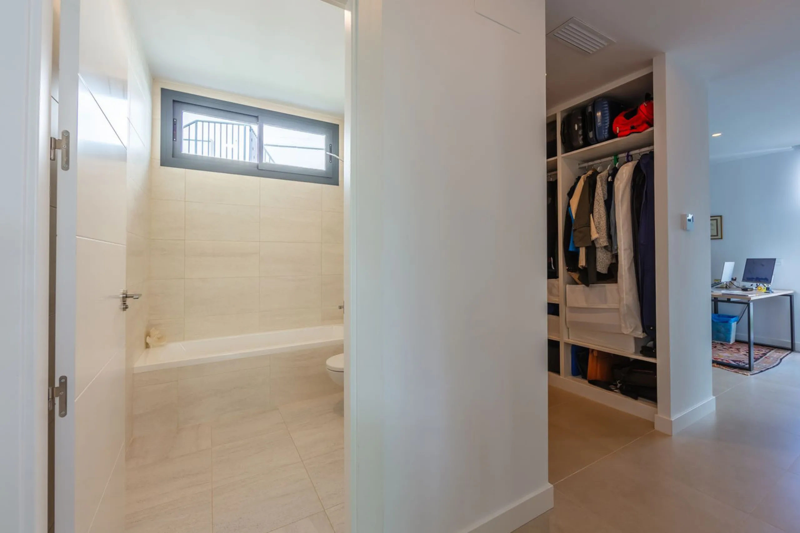 House - Detached Villa в продаже в Manilva, Málaga. В доме 4 спален и 4 ванных комнат. Площадь дома 231 м². Площадь участка 782 м²