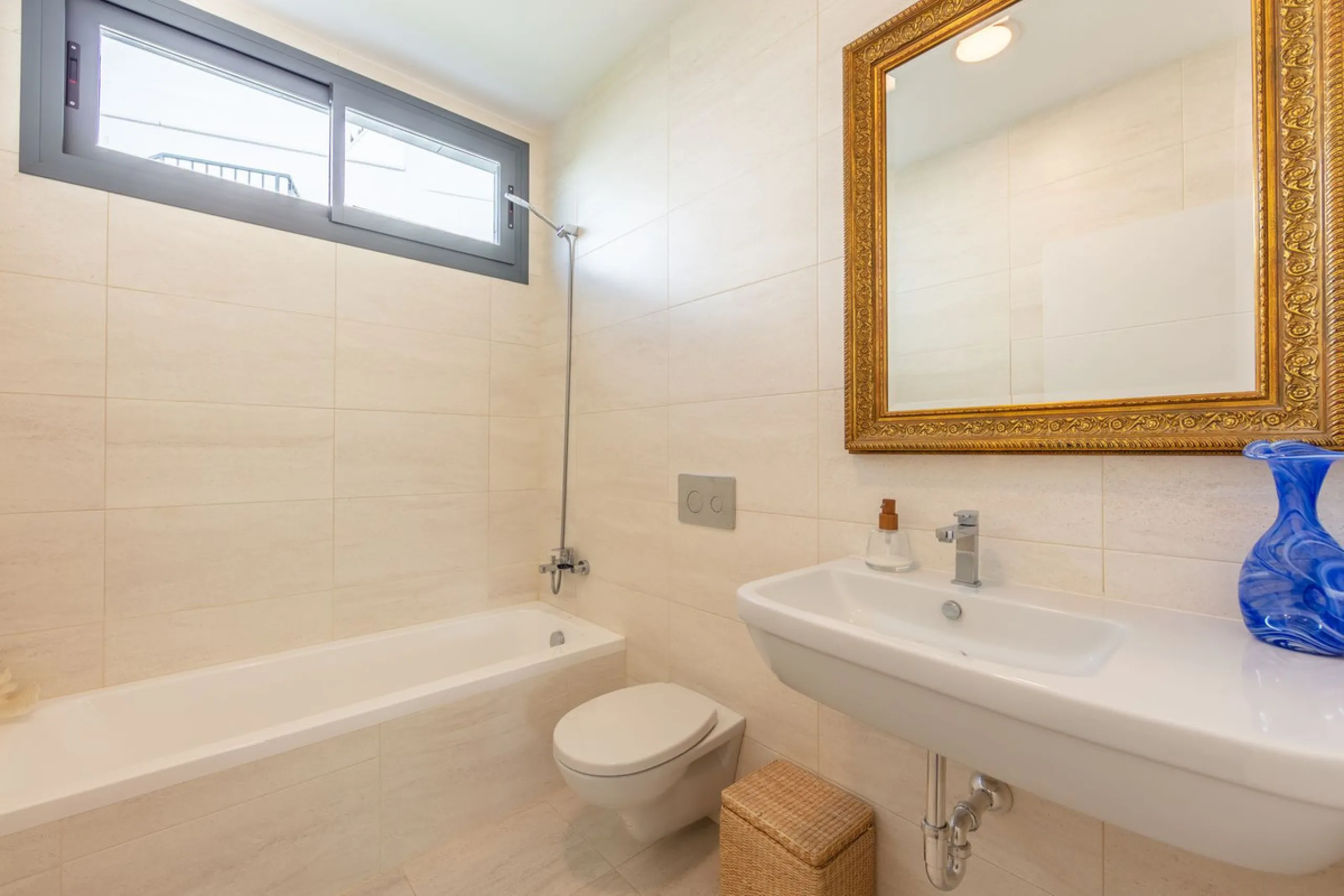 House - Detached Villa в продаже в Manilva, Málaga. В доме 4 спален и 4 ванных комнат. Площадь дома 231 м². Площадь участка 782 м²