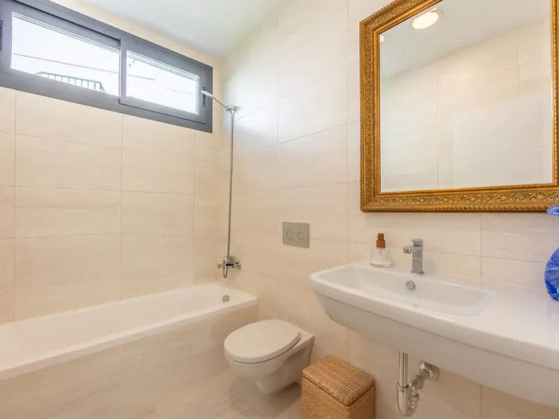 House - Detached Villa в продаже в Manilva, Málaga. В доме 4 спален и 4 ванных комнат. Площадь дома 231 м². Площадь участка 782 м²