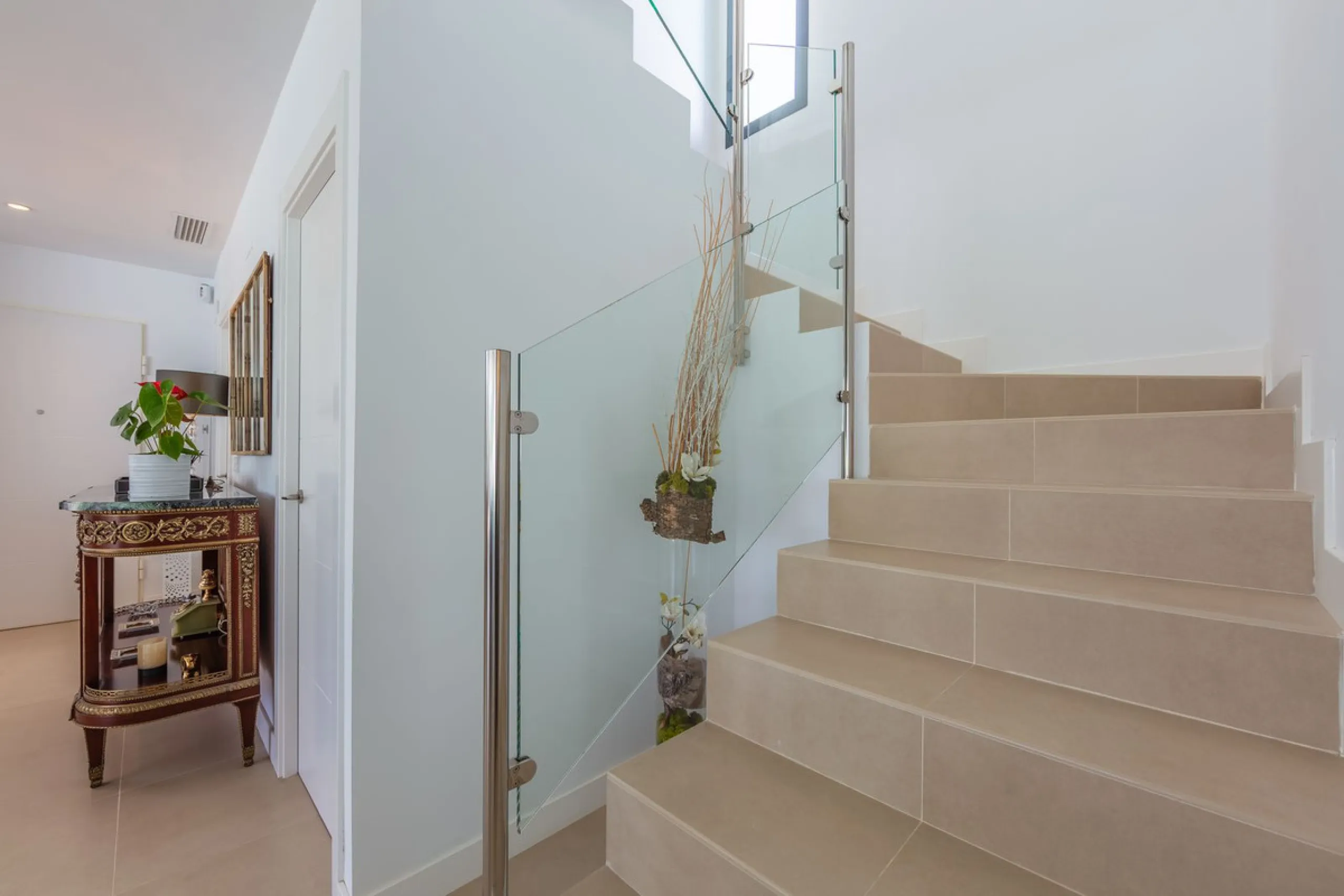 House - Detached Villa в продаже в Manilva, Málaga. В доме 4 спален и 4 ванных комнат. Площадь дома 231 м². Площадь участка 782 м²