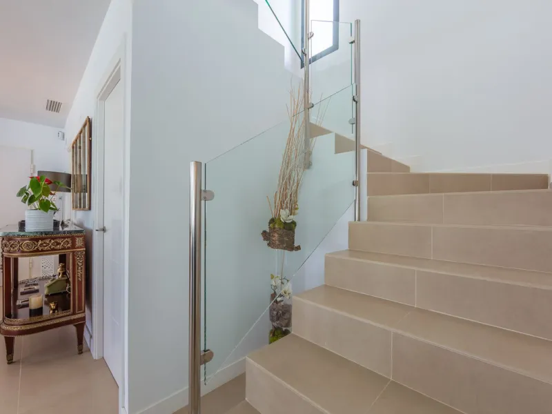 House - Detached Villa в продаже в Manilva, Málaga. В доме 4 спален и 4 ванных комнат. Площадь дома 231 м². Площадь участка 782 м²
