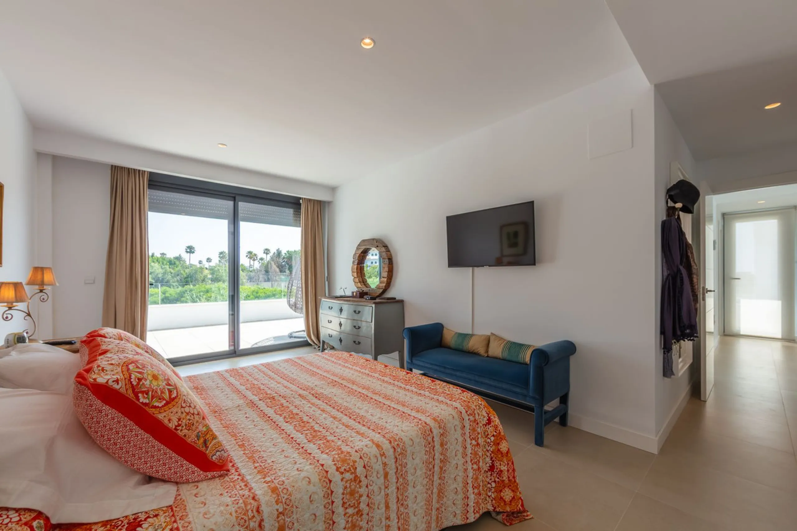 House - Detached Villa в продаже в Manilva, Málaga. В доме 4 спален и 4 ванных комнат. Площадь дома 231 м². Площадь участка 782 м²