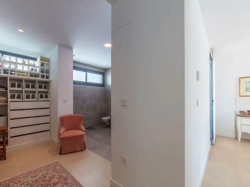 House - Detached Villa в продаже в Manilva, Málaga. В доме 4 спален и 4 ванных комнат. Площадь дома 231 м². Площадь участка 782 м²