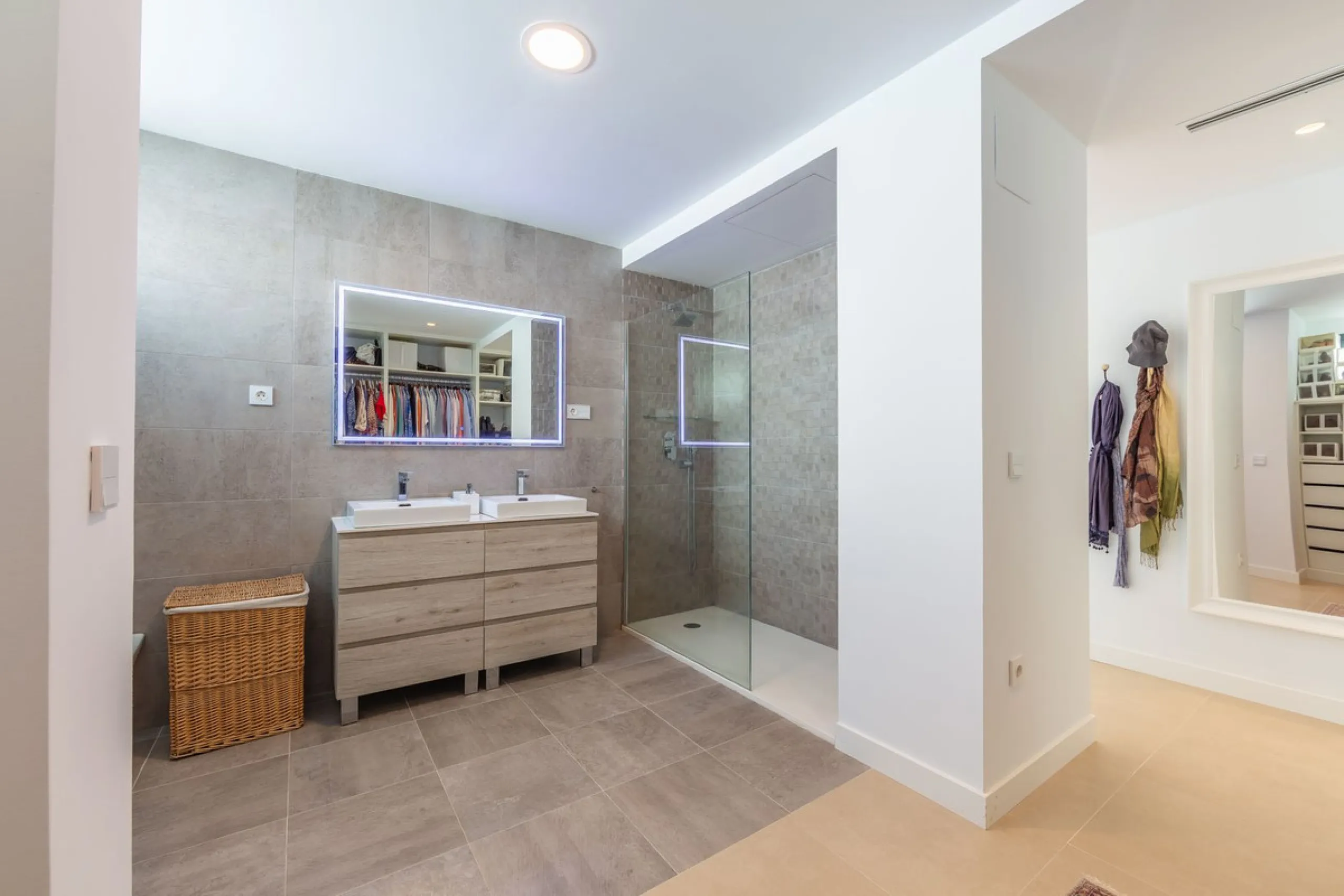 House - Detached Villa в продаже в Manilva, Málaga. В доме 4 спален и 4 ванных комнат. Площадь дома 231 м². Площадь участка 782 м²