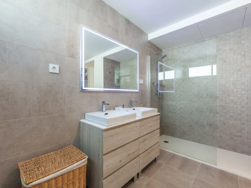 House - Detached Villa в продаже в Manilva, Málaga. В доме 4 спален и 4 ванных комнат. Площадь дома 231 м². Площадь участка 782 м²