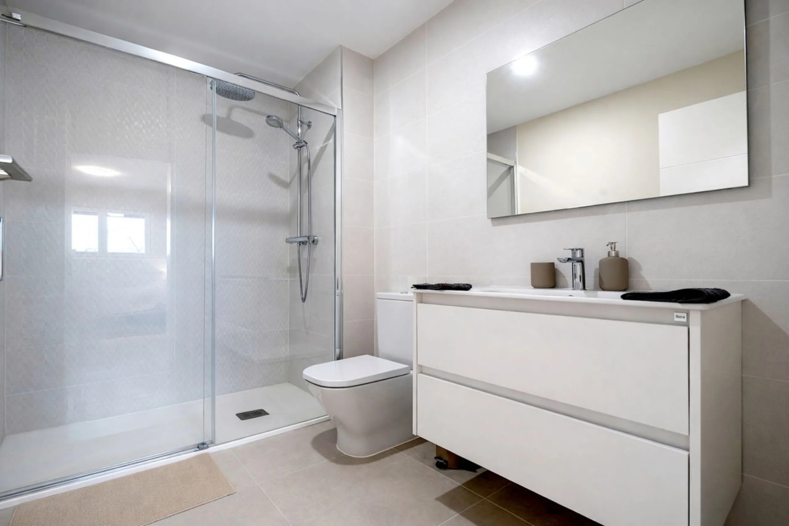 Apartment - Ground Floor Apartment в продаже в Estepona, Málaga. В доме 2 спален и 2 ванных комнат. Площадь дома 84 м²