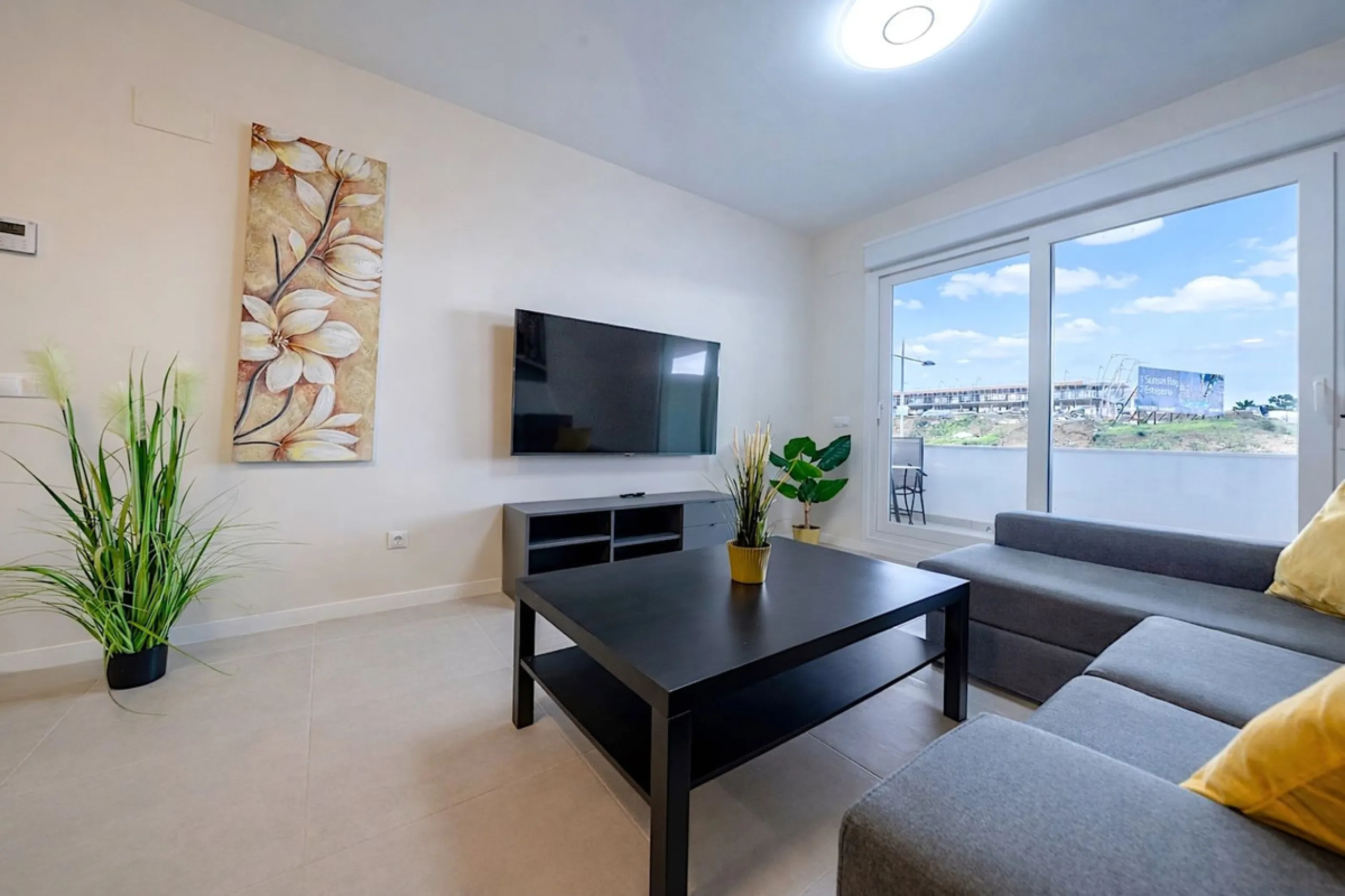 Apartment - Ground Floor Apartment в продаже в Estepona, Málaga. В доме 2 спален и 2 ванных комнат. Площадь дома 84 м²