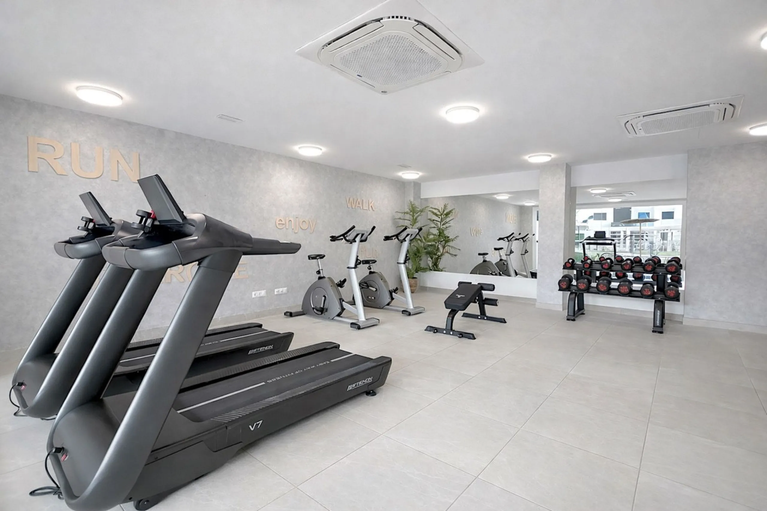 Apartment - Ground Floor Apartment в продаже в Estepona, Málaga. В доме 2 спален и 2 ванных комнат. Площадь дома 84 м²
