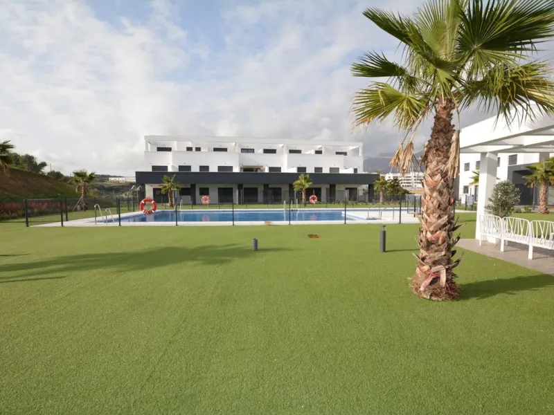 Apartment - Ground Floor Apartment в продаже в Estepona, Málaga. В доме 2 спален и 2 ванных комнат. Площадь дома 84 м²
