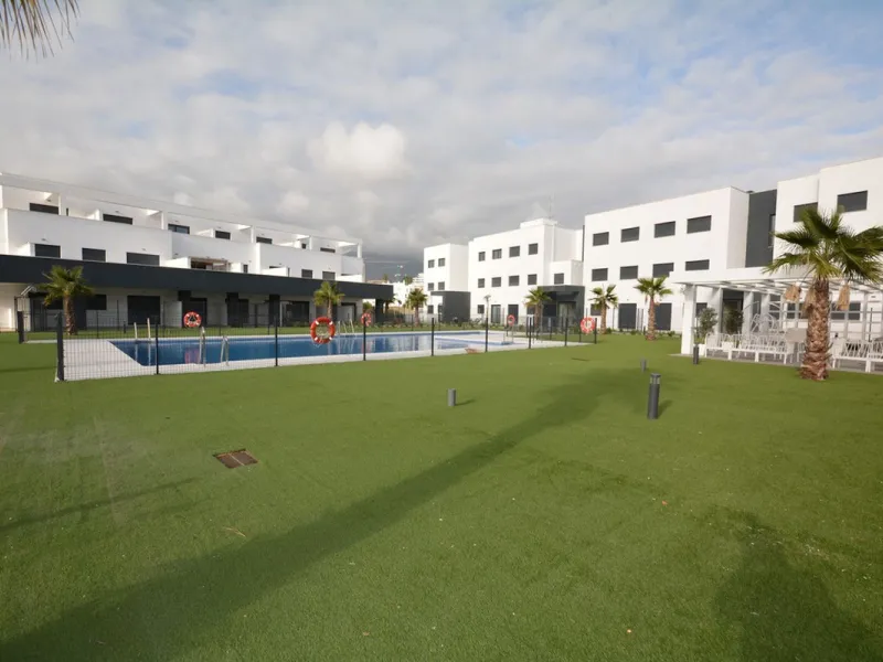 Apartment - Ground Floor Apartment в продаже в Estepona, Málaga. В доме 2 спален и 2 ванных комнат. Площадь дома 84 м²