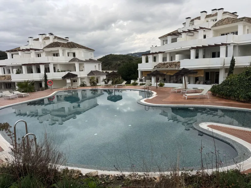Beautiful, new, modern, fully furnished apartment with sea and mountain views for sale. Two spacious bedrooms, 2 bathrooms, sunny living room. All rooms have access to a spacious terrace (37m) facing south-east. A good parking space and storage room are i