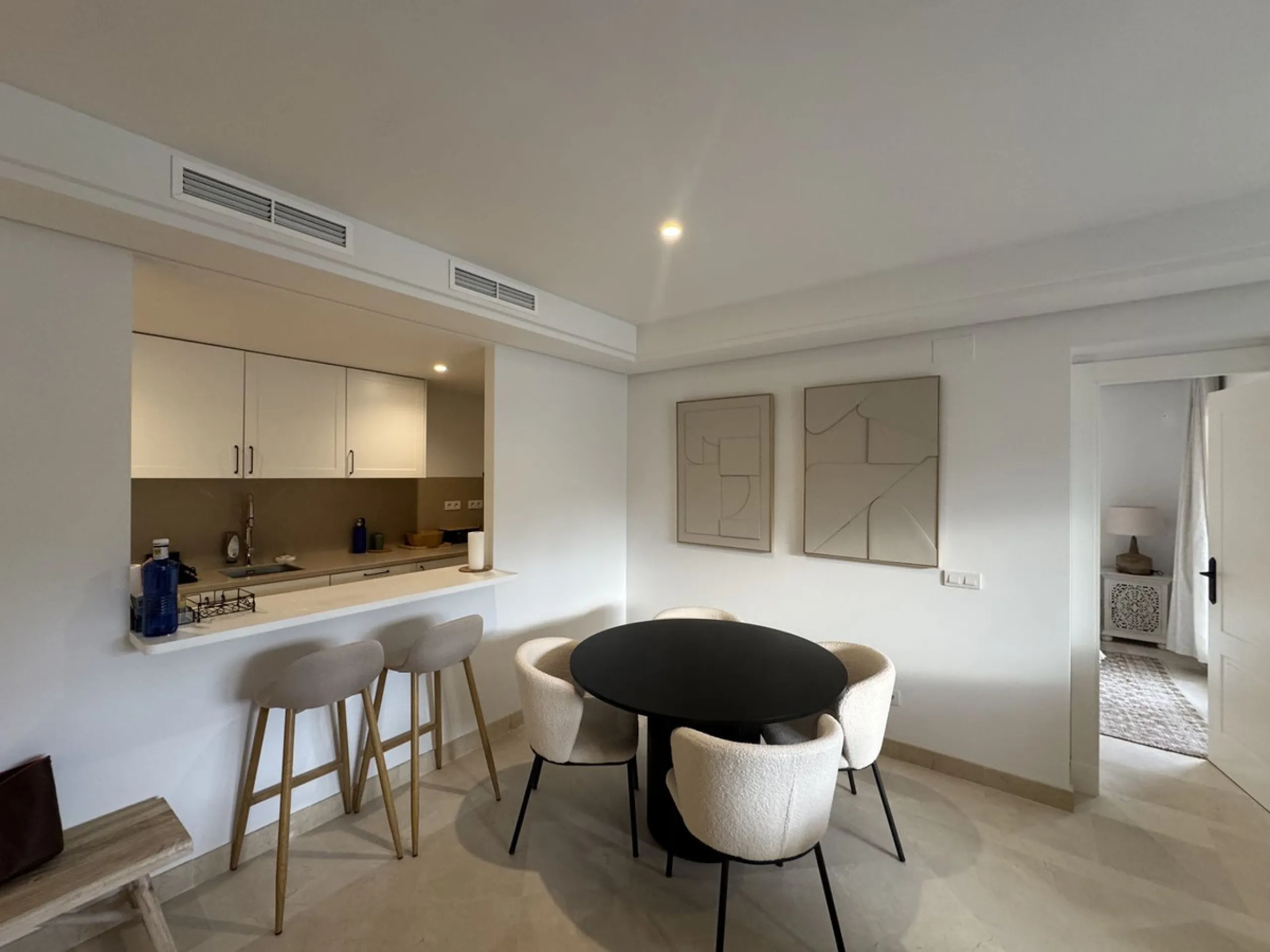 Beautiful, new, modern, fully furnished apartment with sea and mountain views for sale. Two spacious bedrooms, 2 bathrooms, sunny living room. All rooms have access to a spacious terrace (37m) facing south-east. A good parking space and storage room are i