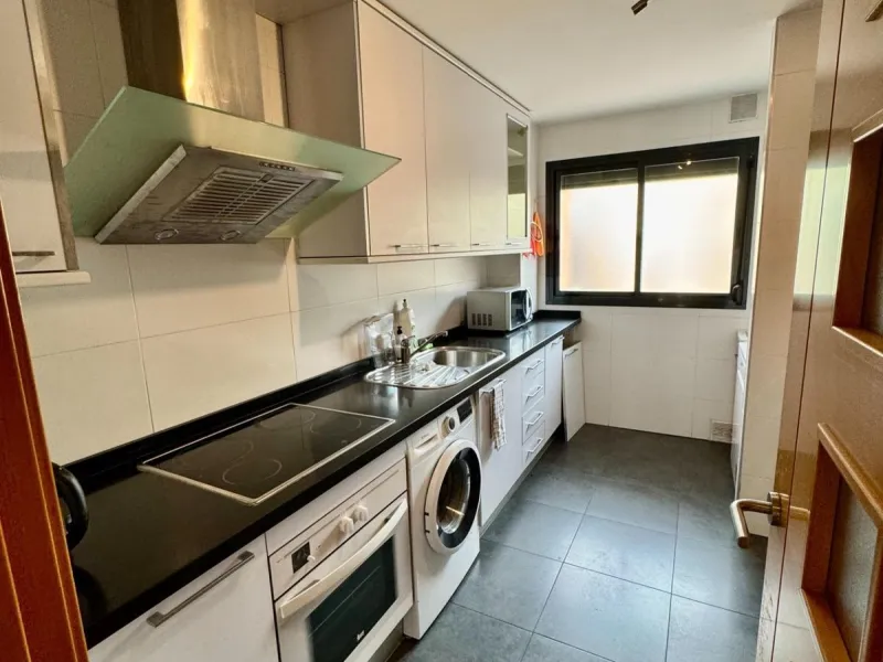 Fantastic apartment for sale in the center of Torremolinos, located in a modern building from 2009, ready to move into.