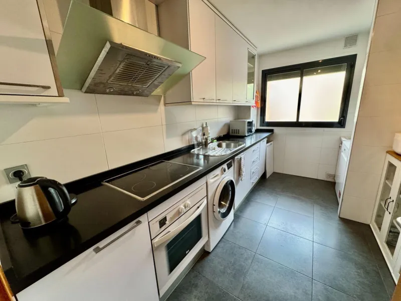 Fantastic apartment for sale in the center of Torremolinos, located in a modern building from 2009, ready to move into.
