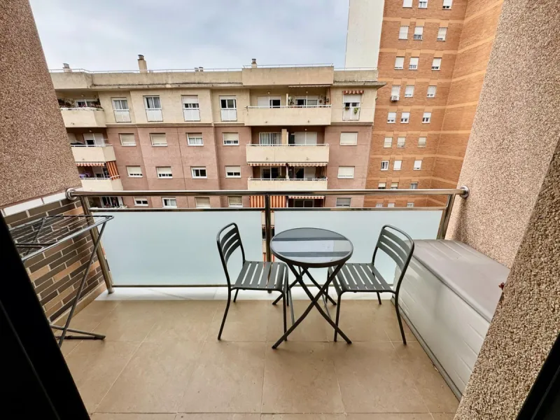 Fantastic apartment for sale in the center of Torremolinos, located in a modern building from 2009, ready to move into.