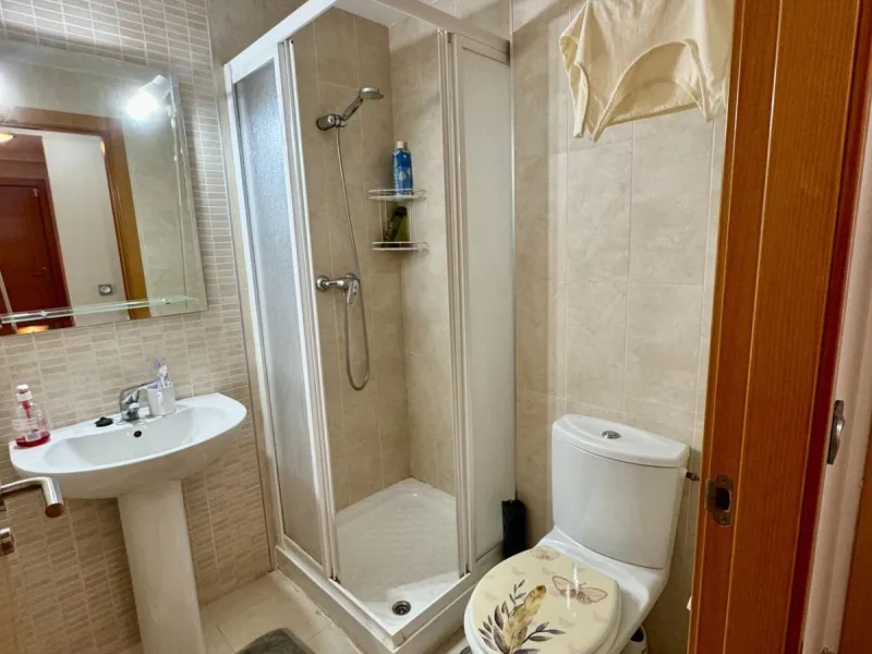 Fantastic apartment for sale in the center of Torremolinos, located in a modern building from 2009, ready to move into.