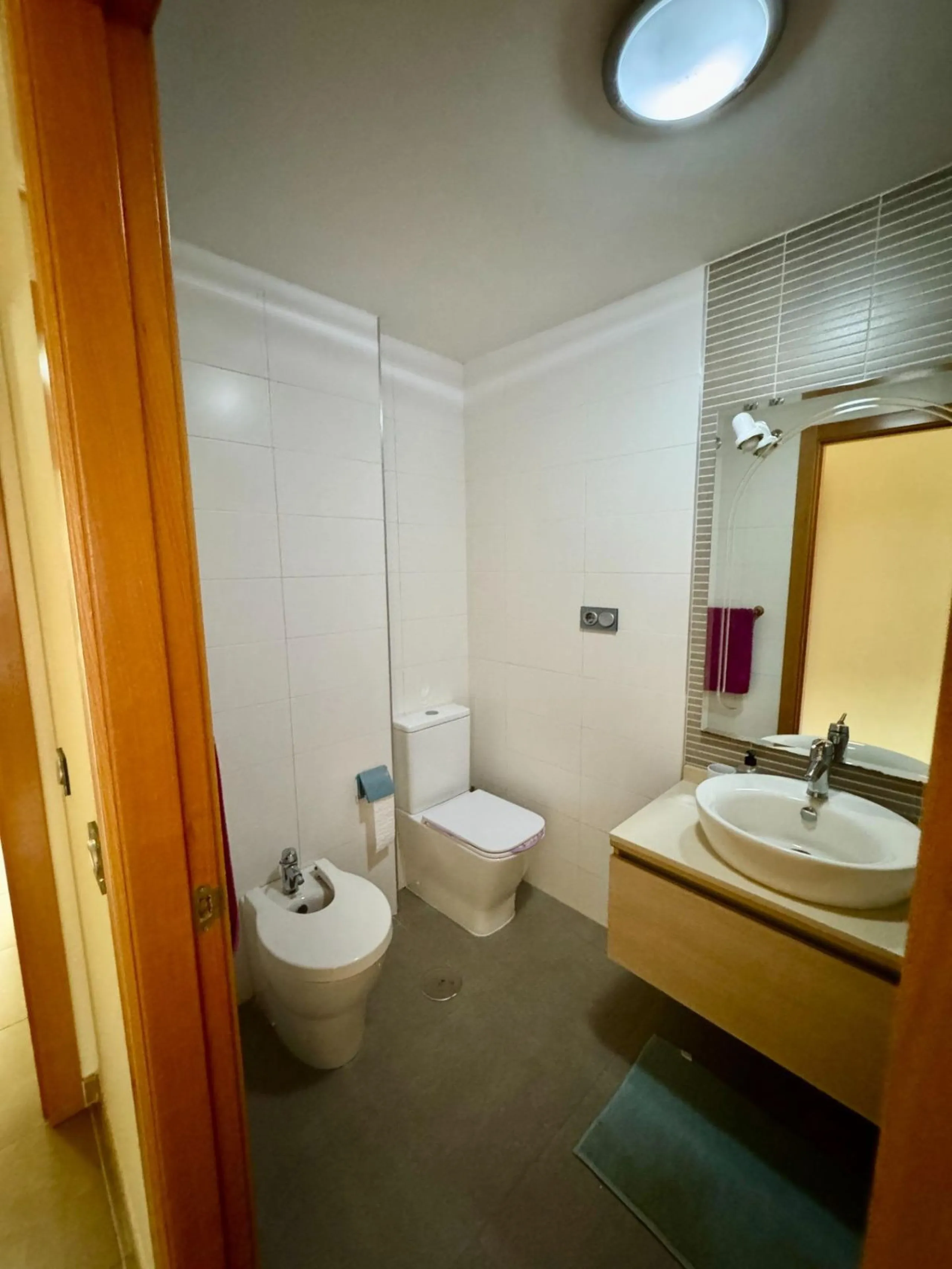Fantastic apartment for sale in the center of Torremolinos, located in a modern building from 2009, ready to move into.