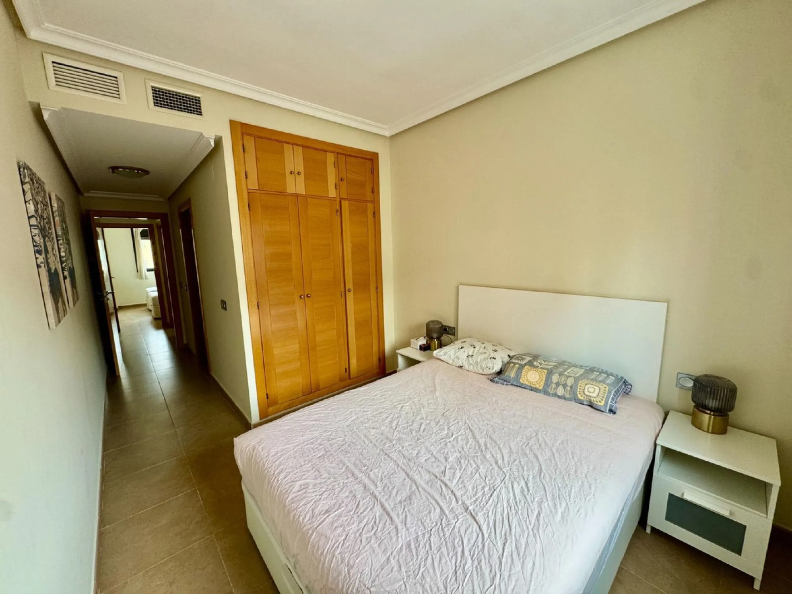 Fantastic apartment for sale in the center of Torremolinos, located in a modern building from 2009, ready to move into.