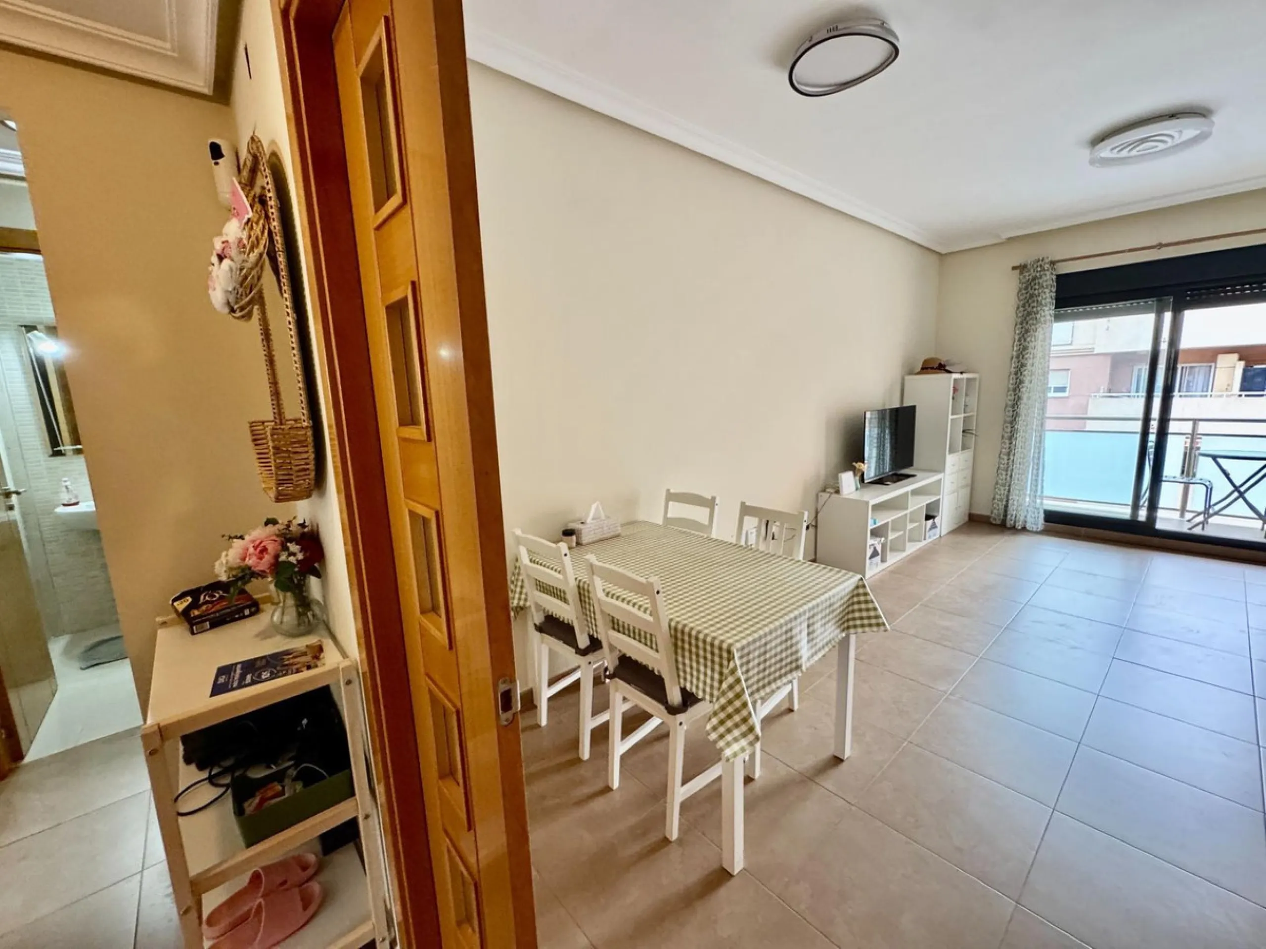 Fantastic apartment for sale in the center of Torremolinos, located in a modern building from 2009, ready to move into.