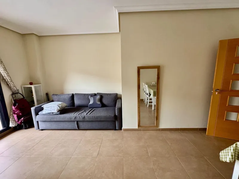 Fantastic apartment for sale in the center of Torremolinos, located in a modern building from 2009, ready to move into.