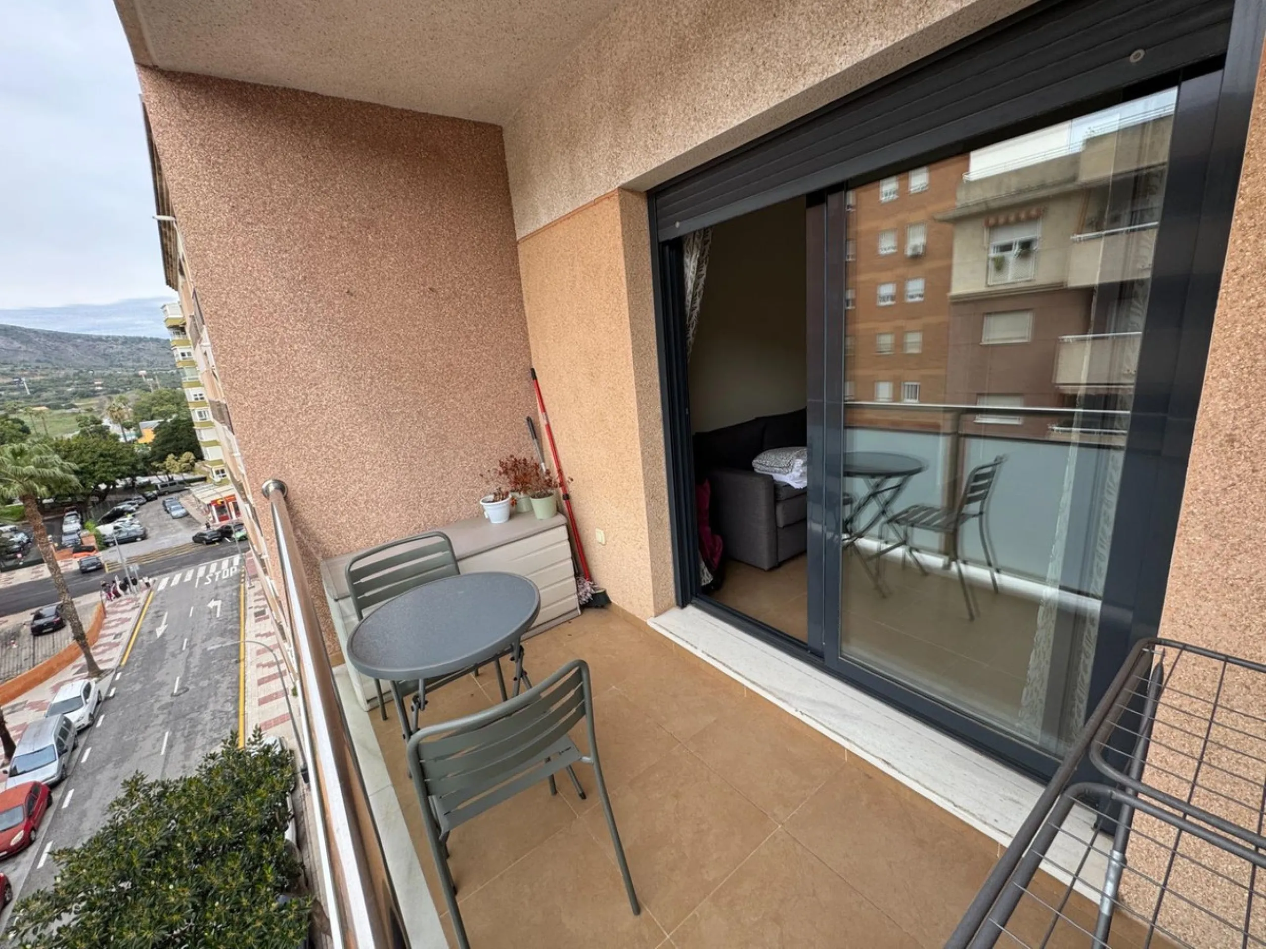 Fantastic apartment for sale in the center of Torremolinos, located in a modern building from 2009, ready to move into.