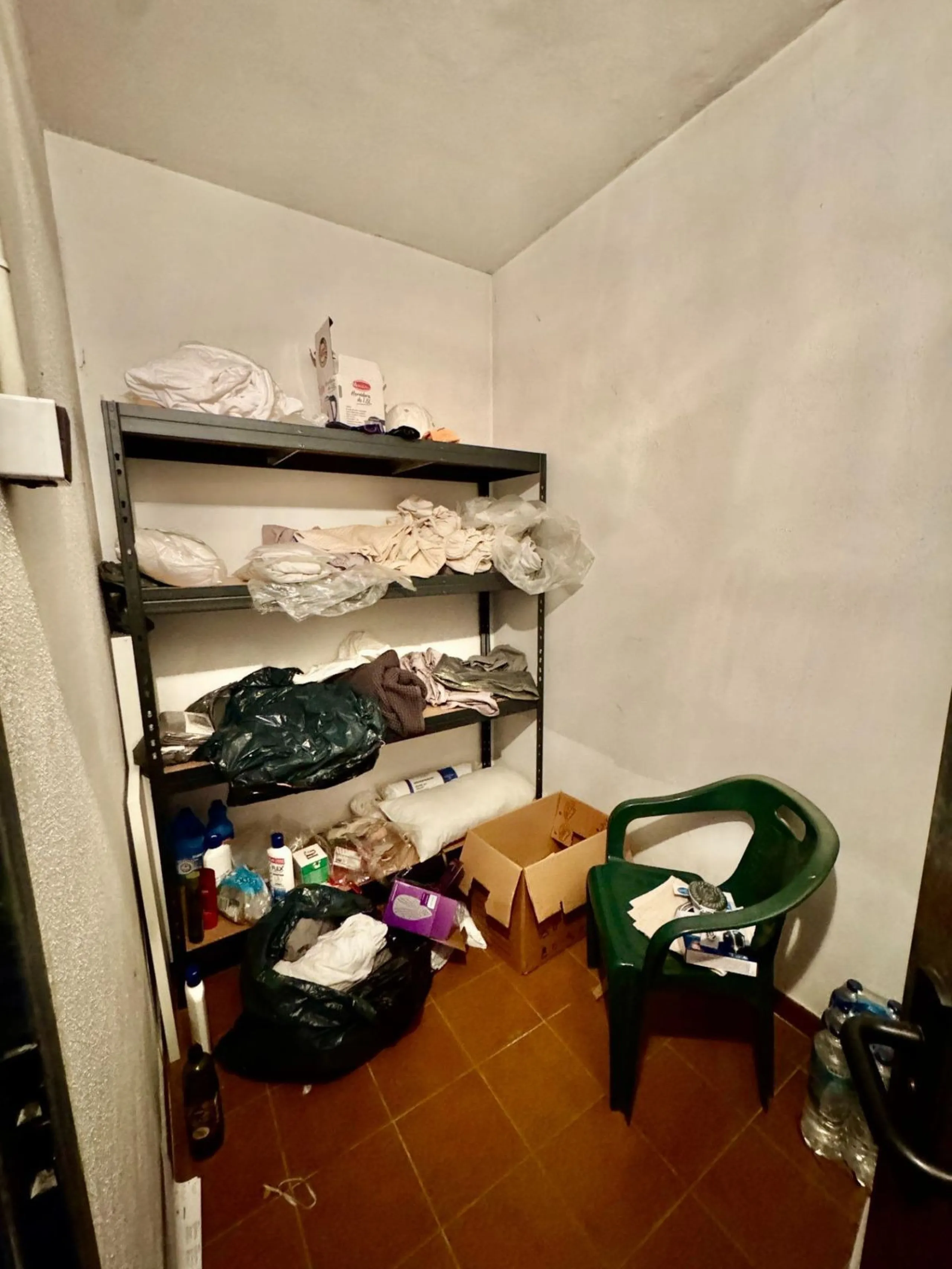 Fantastic apartment for sale in the center of Torremolinos, located in a modern building from 2009, ready to move into.