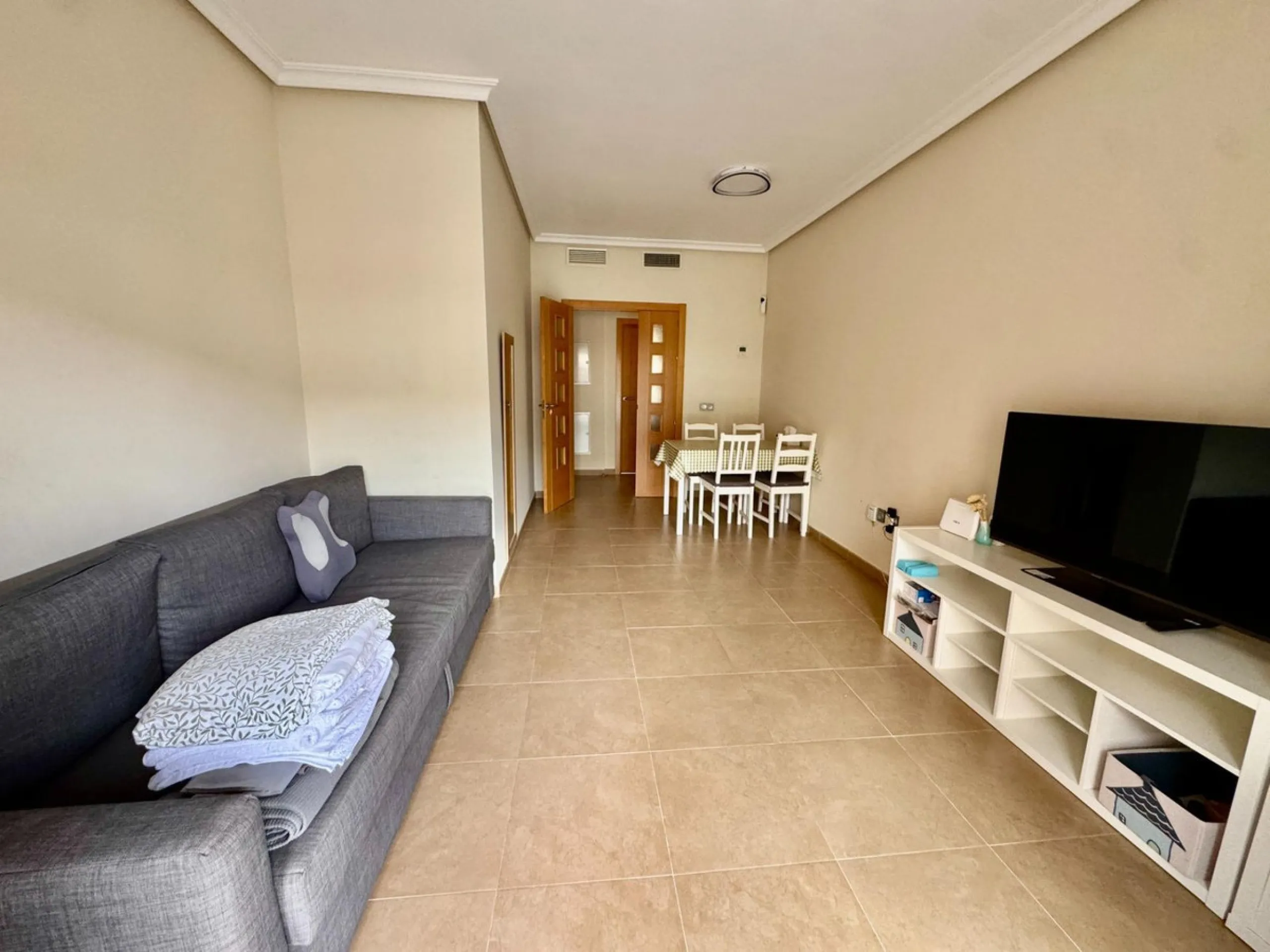 Fantastic apartment for sale in the center of Torremolinos, located in a modern building from 2009, ready to move into.