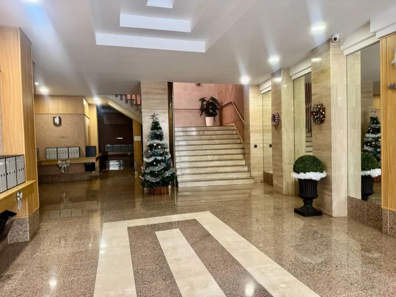 Fantastic apartment for sale in the center of Torremolinos, located in a modern building from 2009, ready to move into.