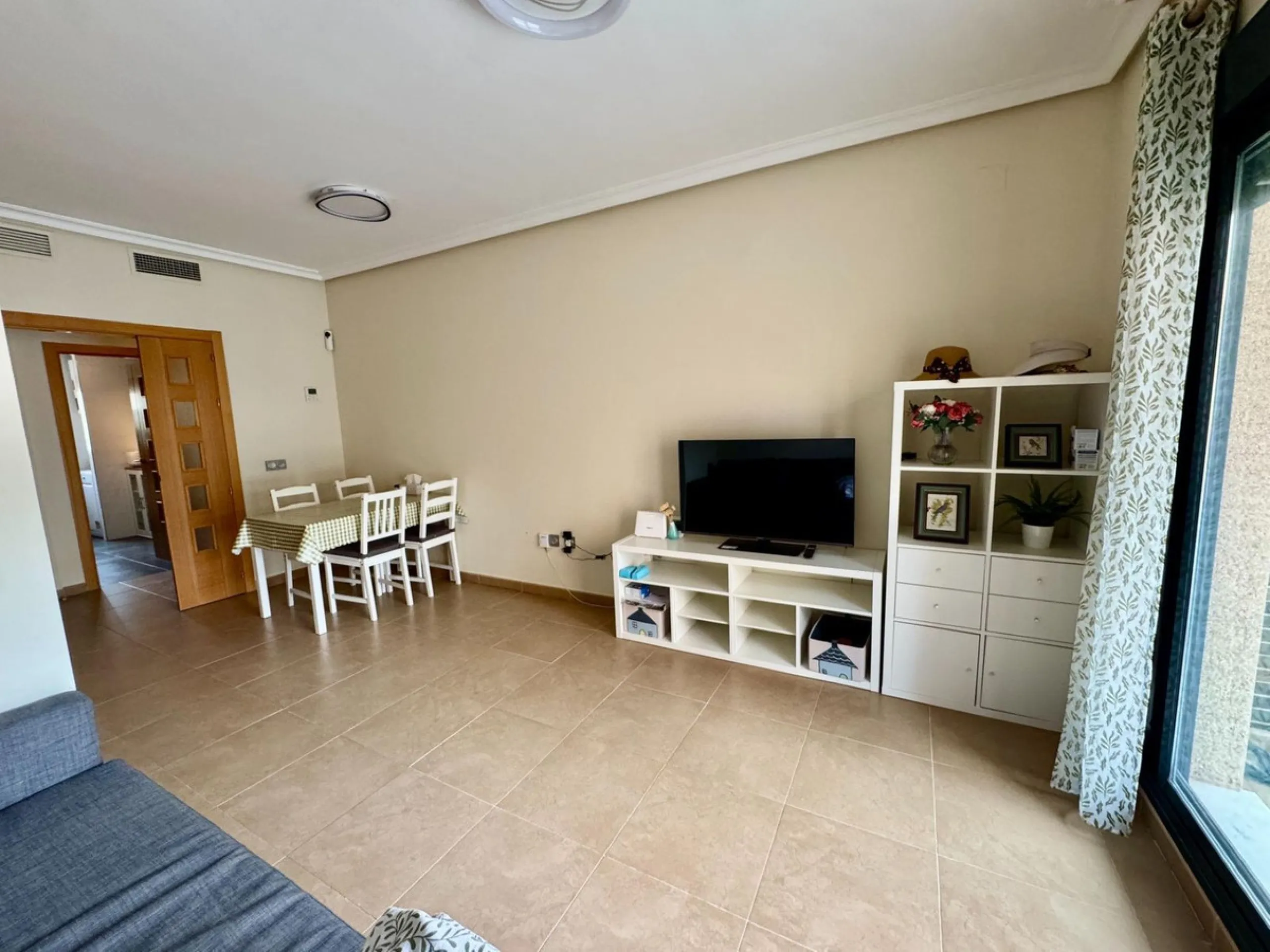 Fantastic apartment for sale in the center of Torremolinos, located in a modern building from 2009, ready to move into.