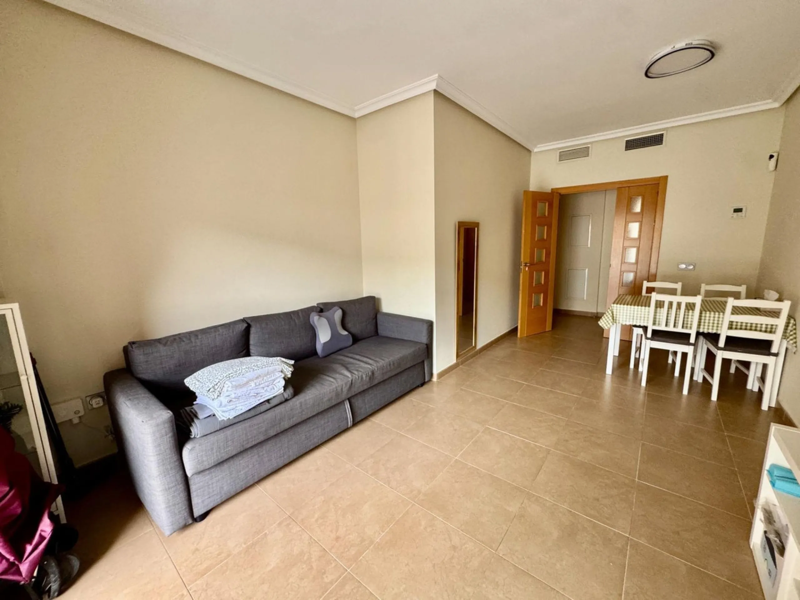 Fantastic apartment for sale in the center of Torremolinos, located in a modern building from 2009, ready to move into.