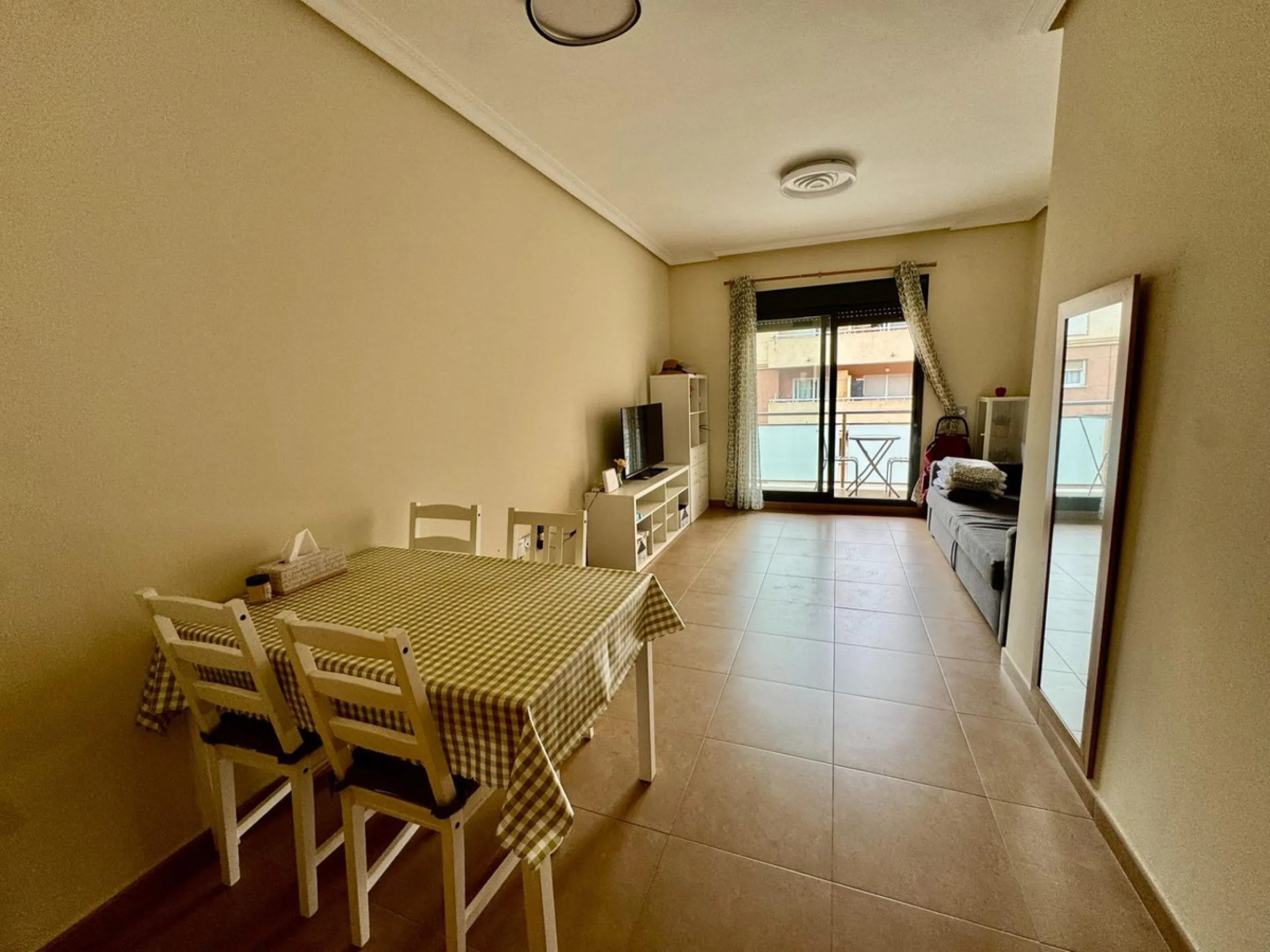 Fantastic apartment for sale in the center of Torremolinos, located in a modern building from 2009, ready to move into.