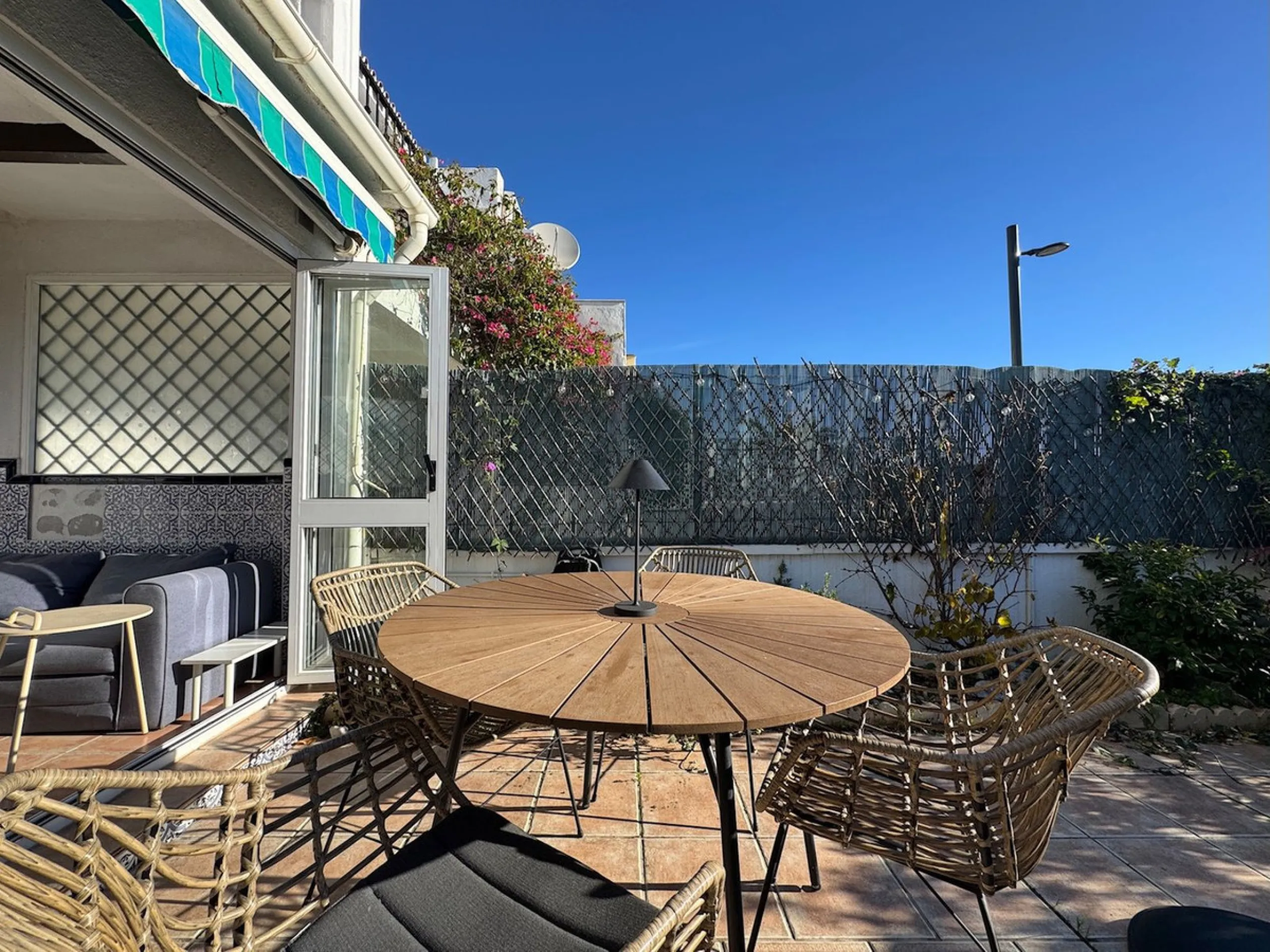 House - Townhouse в продаже в Benalmadena, Málaga. В доме 2 спален и 2 ванных комнат. Площадь дома 85 м²