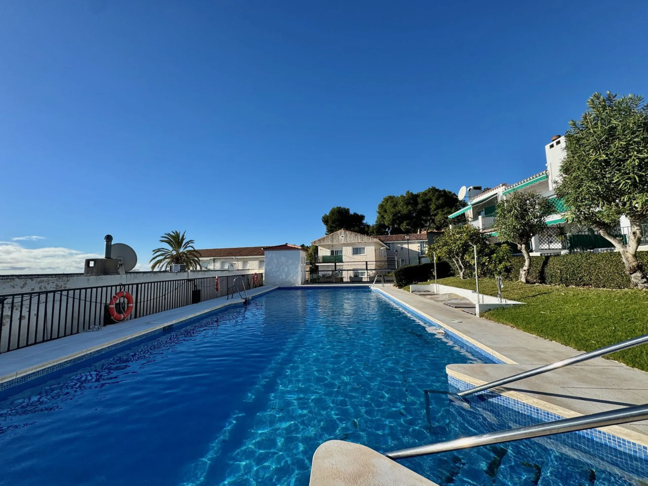 House - Townhouse в продаже в Benalmadena, Málaga. В доме 2 спален и 2 ванных комнат. Площадь дома 85 м²