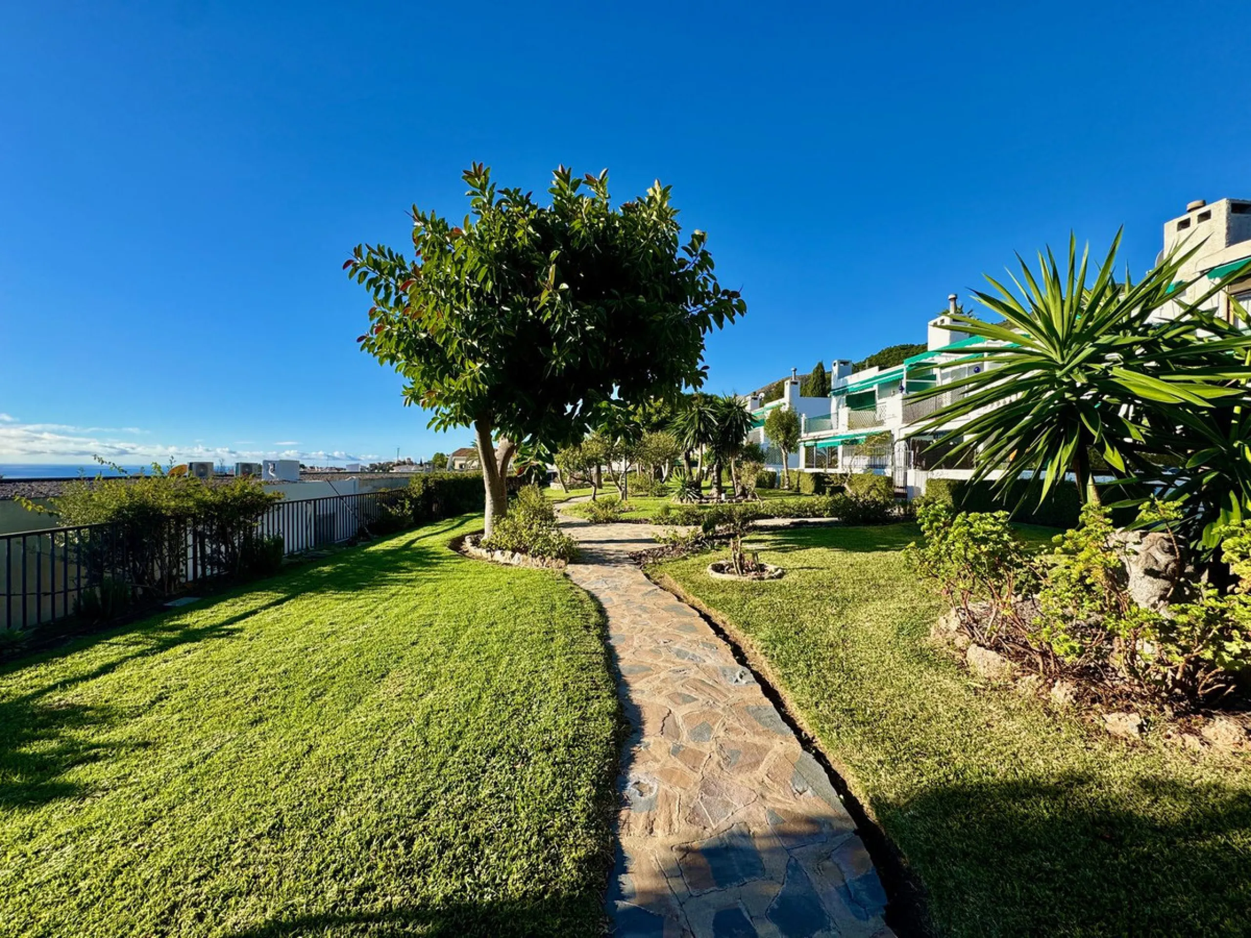 House - Townhouse в продаже в Benalmadena, Málaga. В доме 2 спален и 2 ванных комнат. Площадь дома 85 м²