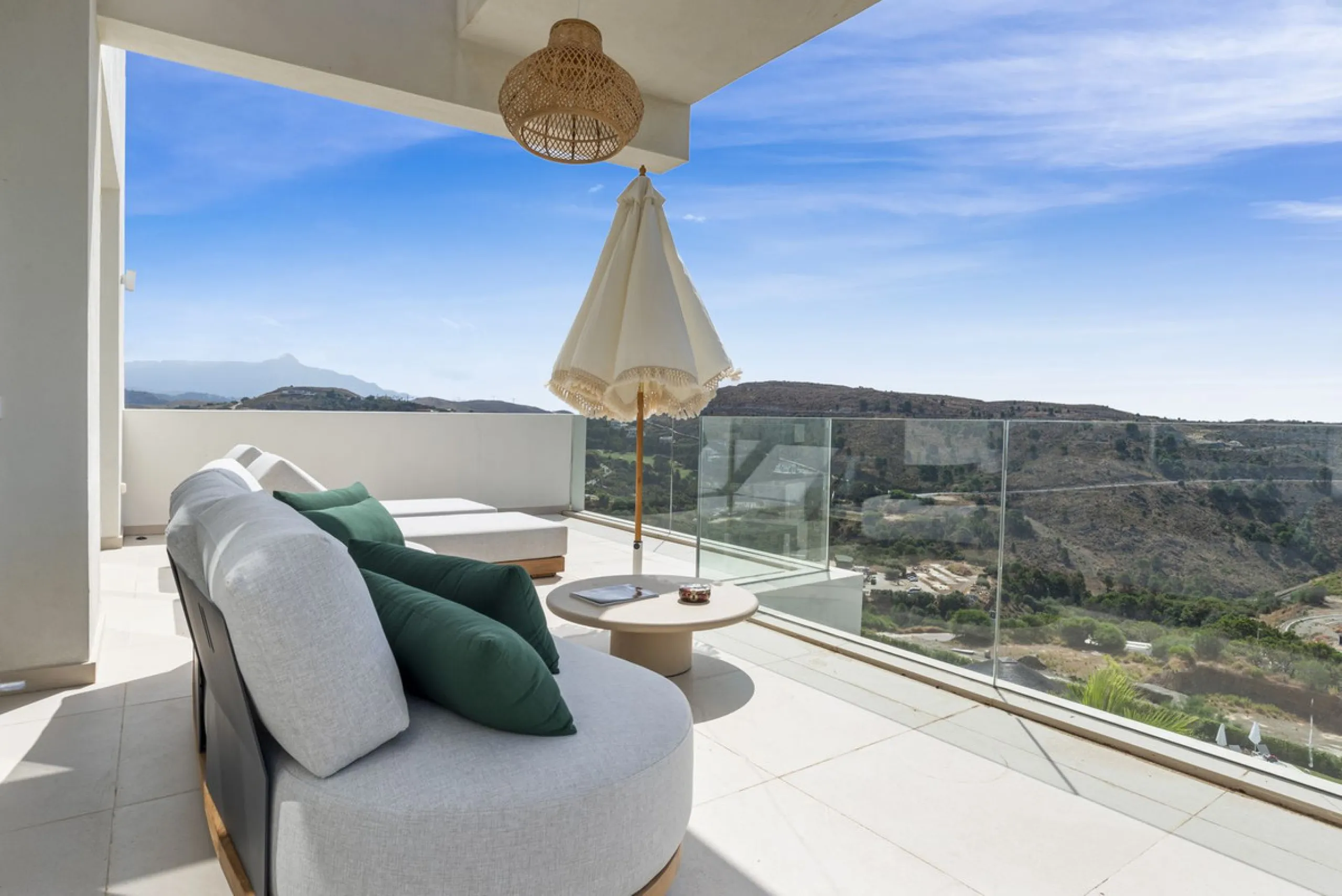 Luxury 3-Bedroom Penthouse with Spacious Private Solarium – Benahavís