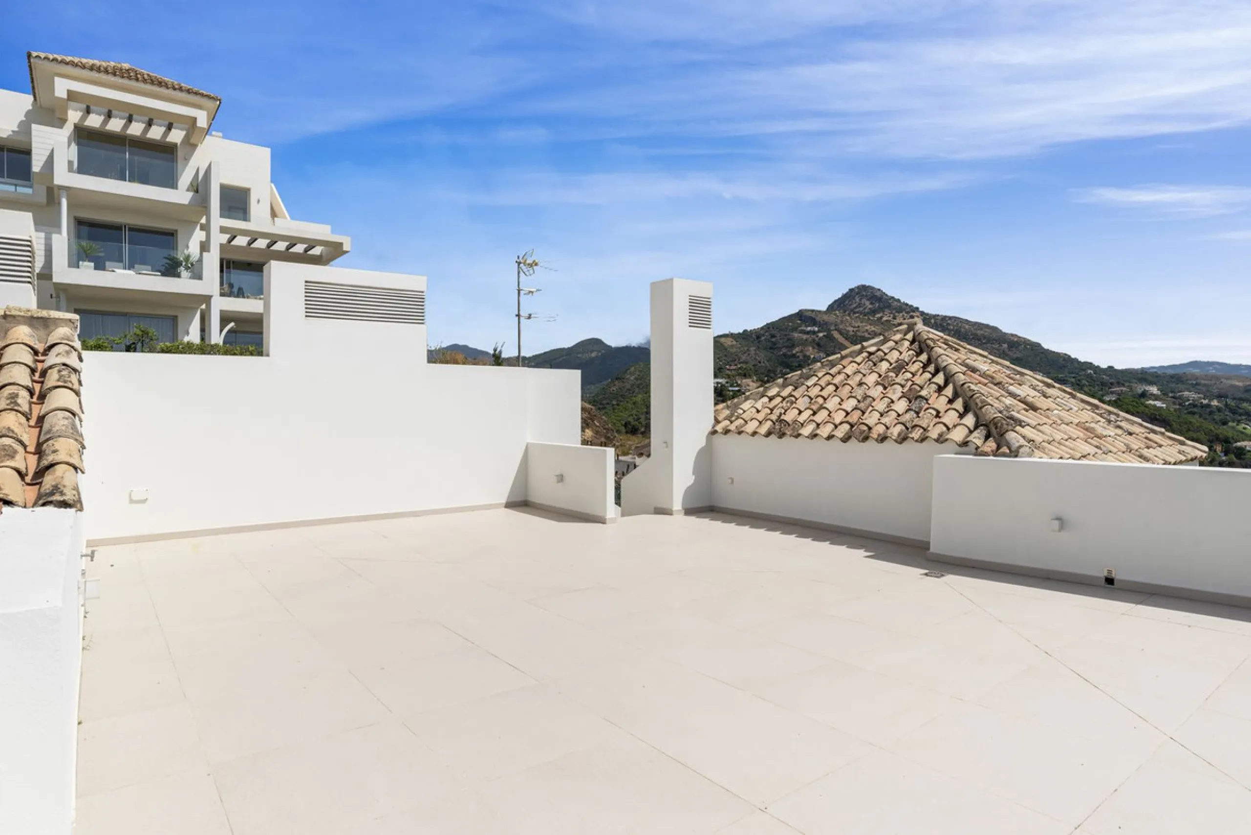 Luxury 3-Bedroom Penthouse with Spacious Private Solarium – Benahavís
