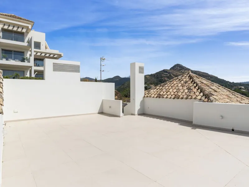 Luxury 3-Bedroom Penthouse with Spacious Private Solarium – Benahavís