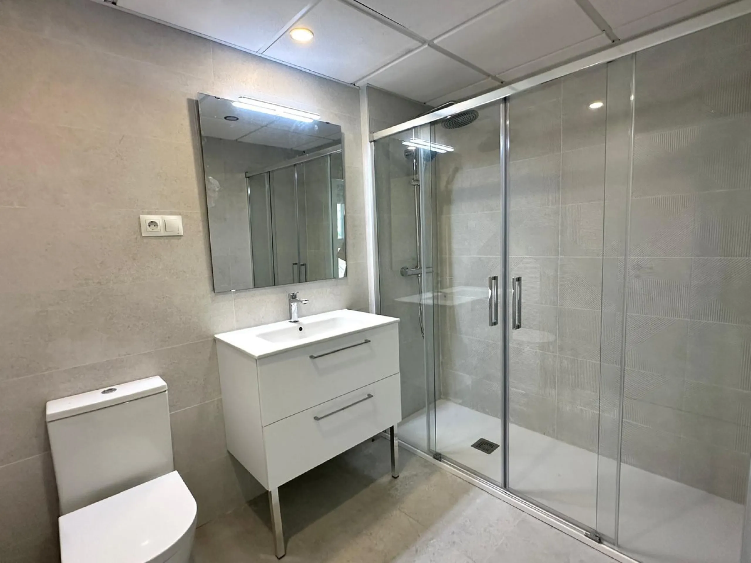 Top floor property with sea views built in 2025 in Benalmadena Pueblo!