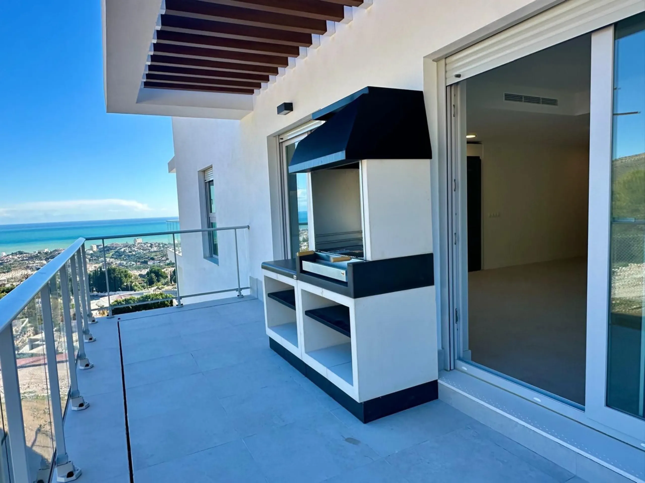 Top floor property with sea views built in 2025 in Benalmadena Pueblo!