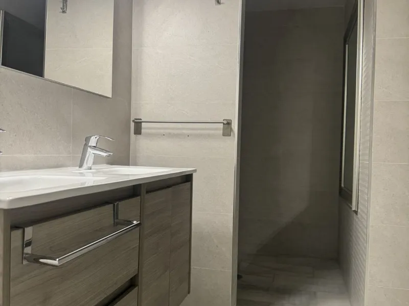 WONDERFUL APARTMENT LOCATED IN A BEACHFRONT DEVELOPMENT, FROM THE GARDEN GATE, ABOUT 50 METERS AWAY, YOU HAVE ACCESS TO ONE OF THE BEST BEACHES IN MARBELLA.
